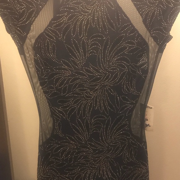 Dress - Picture 6 of 7